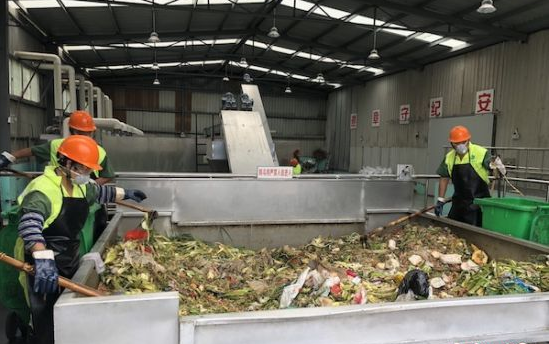 餐廚垃圾處理除臭就選微菌環(huán)境除臭劑，環(huán)境友好！